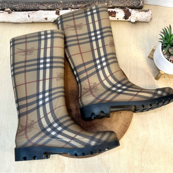Burberry Check Rain Boots Size 38 / US 8 Waterproof / Mended Opening - Picture 6 of 16